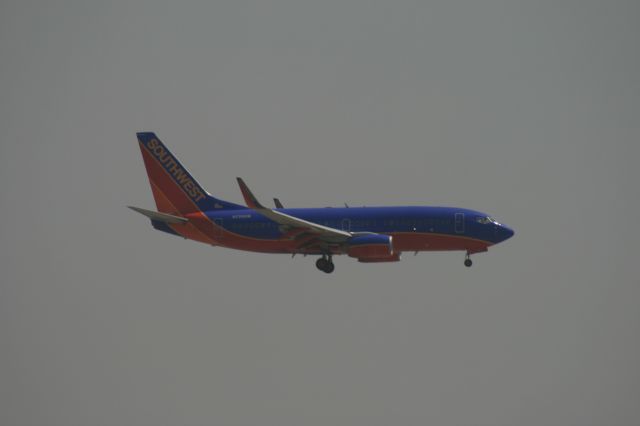 Boeing 737-700 (N728SW)