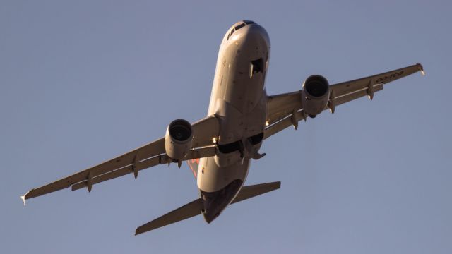 Airbus A320 (OO-TCQ)