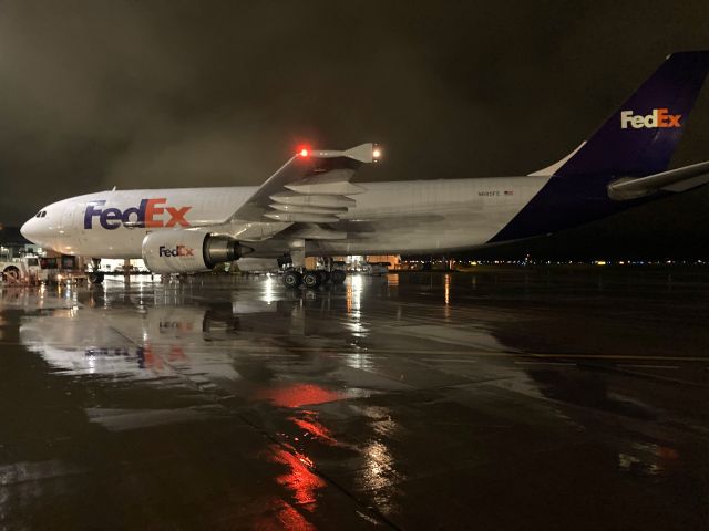 Airbus A300F4-600 (N685FE) - On a very wet tarmac at Appleton International.  Ready to load Flight 325. 