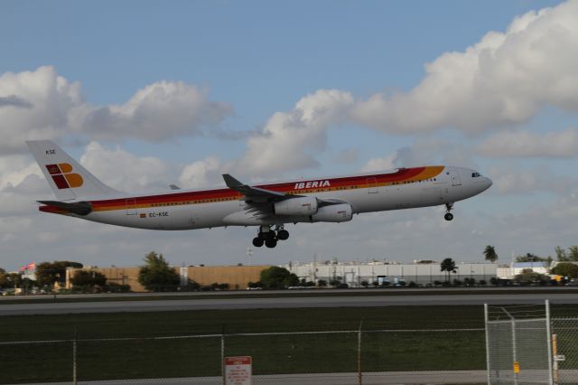 Airbus A340-300 (EC-KSE)