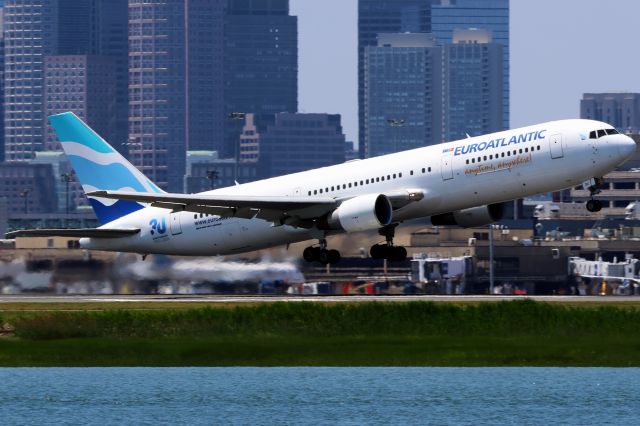BOEING 767-300 (CS-TSU)
