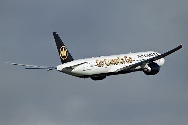 BOEING 777-300ER (C-FITW)