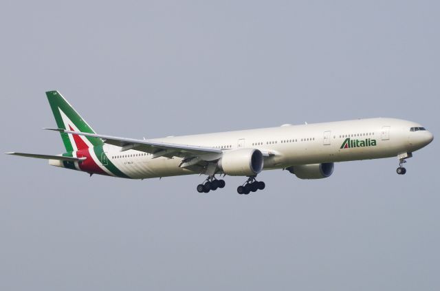 BOEING 777-300ER (EI-WLA)