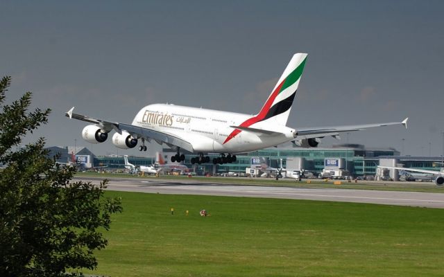 Airbus A380-800 (A6-EDL)