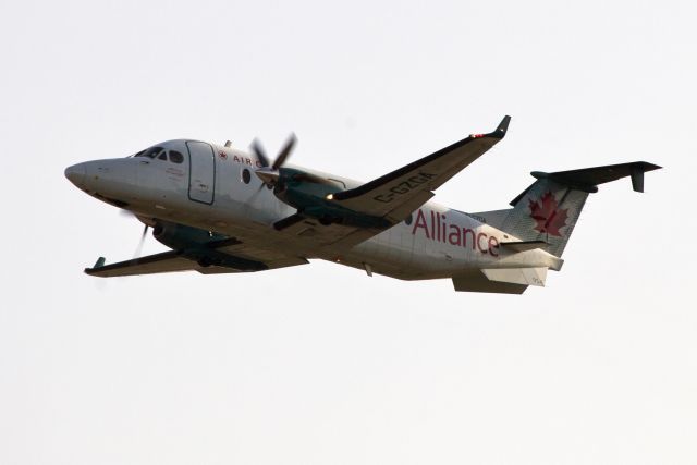 Beechcraft 1900 (C-GZGA) - Take off RW28