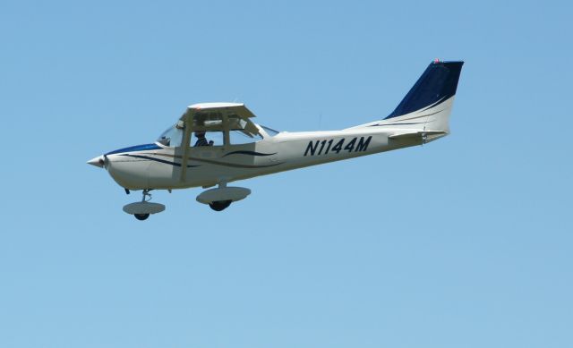 Cessna Skyhawk (N1144M)