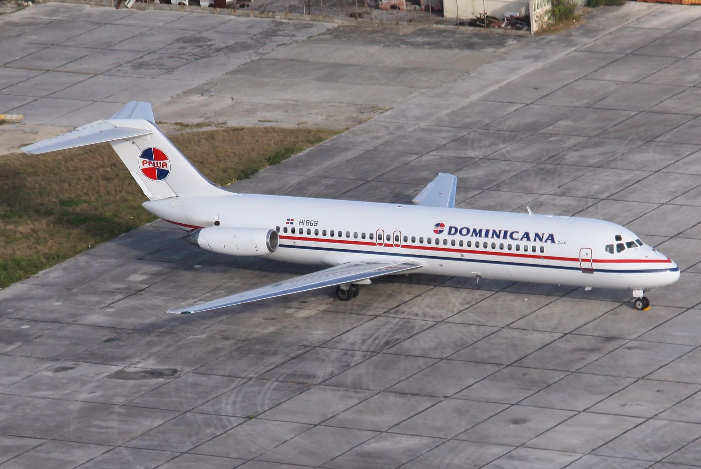 McDonnell Douglas DC-9-30 (HI869) - At Santo Domingos Las Americas Intl... First PAWAs DC9... photo taken by Juan Carlos Porcella