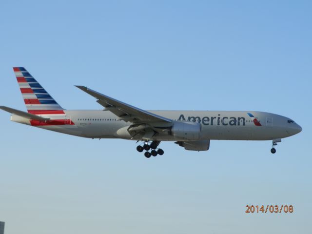 Boeing 777-200 (N787AL)