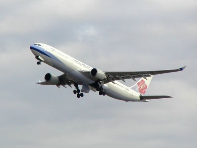 Airbus A330-300 (B-18310)