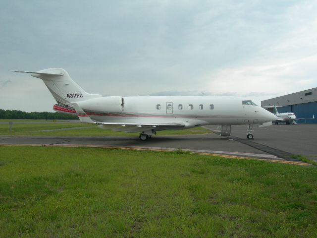 Bombardier Challenger 300 (N311FC)