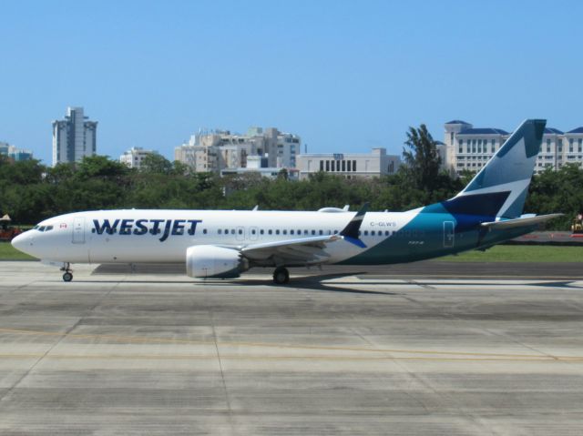 Boeing 737 MAX 8 (C-GLWS)