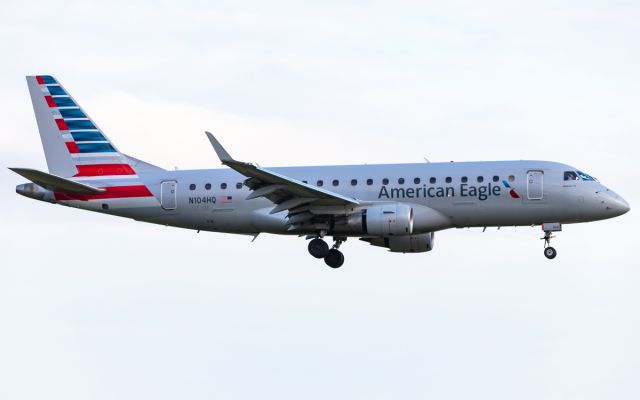 EMBRAER 175 (long wing) (N104HQ)