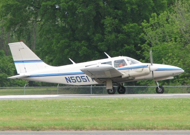 Piper Seneca (N5051T) - Starting to roll for take off from Downtown Shreveport.