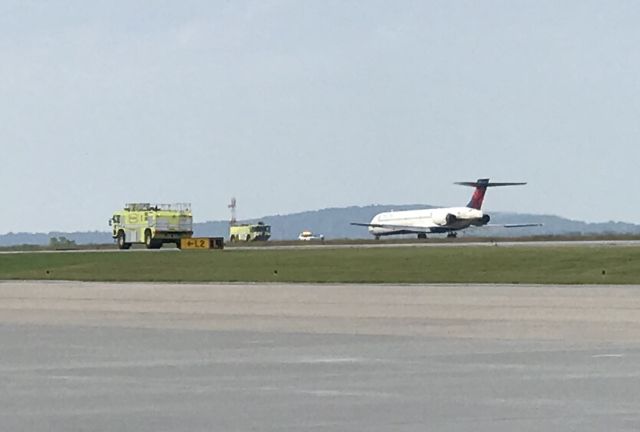 McDonnell Douglas MD-90 (N938DN) - Emergency landing due to landing gear issues.