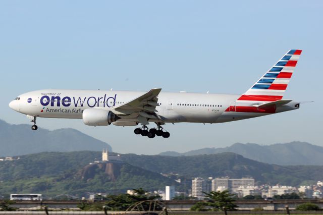Boeing 777-200 (N796AN)
