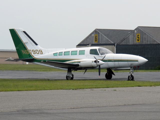 Cessna 402 (N67909)