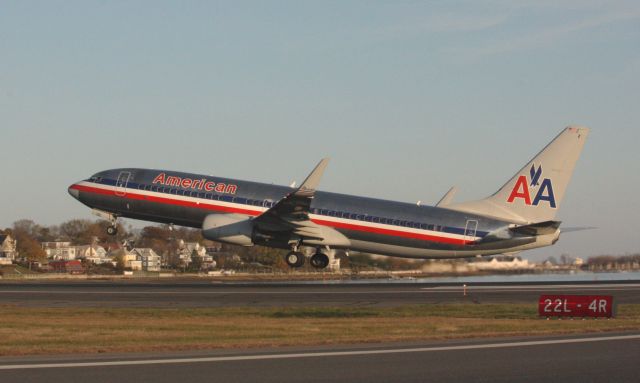 Boeing 737-800 (N369NN)