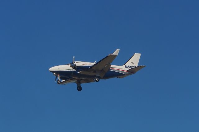 Piper Navajo (N242GG)