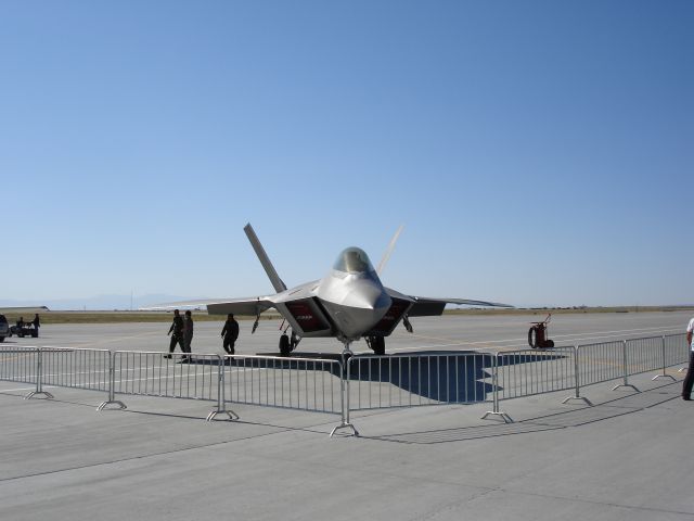 Lockheed F-22 Raptor —