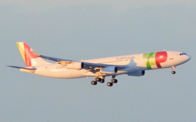 Airbus A340-300 (CS-TOA)