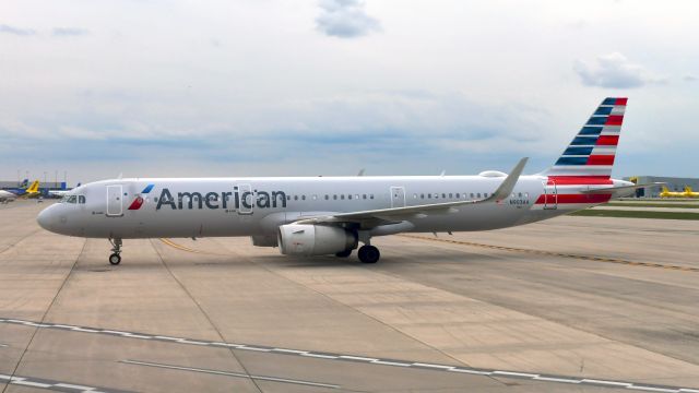 Airbus A321 (N903AA) - American Airlines Airbus A321-231(WL) N903AA in Detroit 