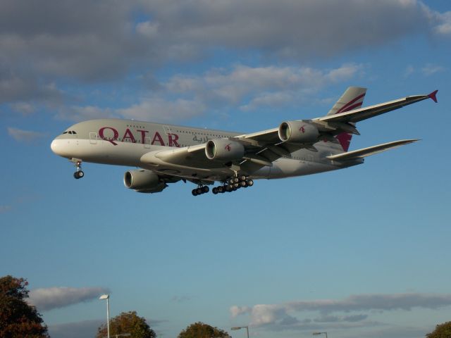 Airbus A380-800 (A7-APC)