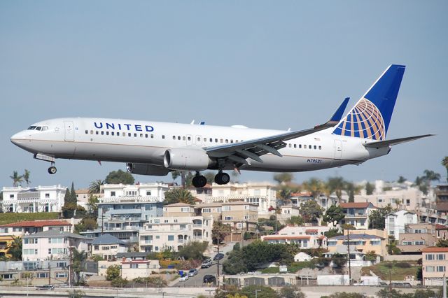 Boeing 737-800 (N79521)