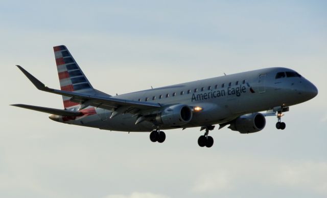 Embraer 170/175 (N440YX)