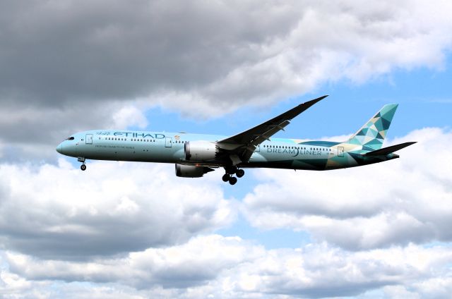 BOEING 787-10 Dreamliner (A6-BMH)