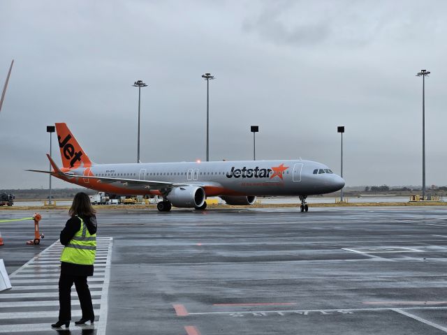 Airbus A321neo (VH-OFV)