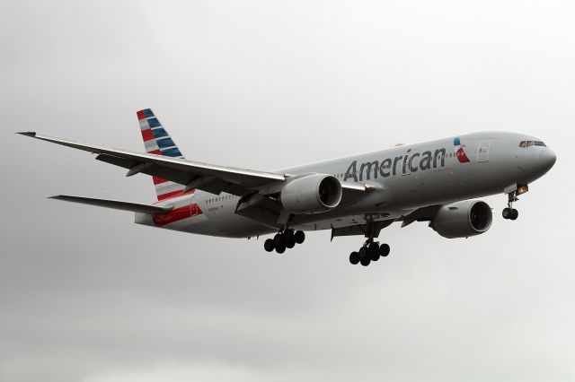 Boeing 777-200 (N797AN)