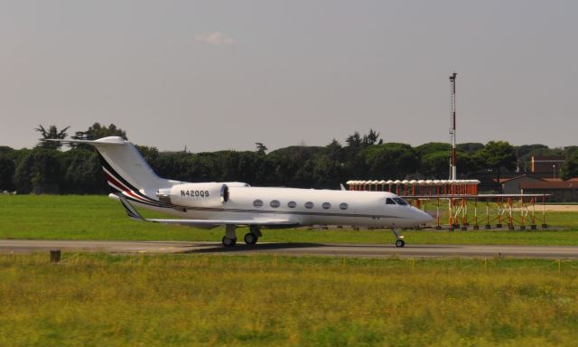 Gulfstream Aerospace Gulfstream IV (N420QS) - NetJets Aviation Gulfstream Aerospace Gulfstream IV N420QS in Rome Ciampino