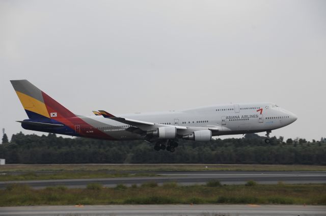 Boeing 747-400 (HL7418) - Landing at NRT Airport Runway 16L on 2011/10/10
