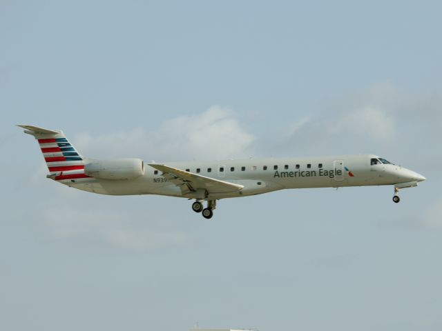 Embraer ERJ-145 (N939AE)