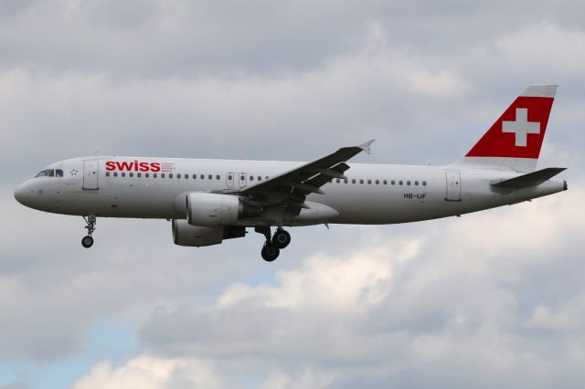 Airbus A320 (HB-IJF)