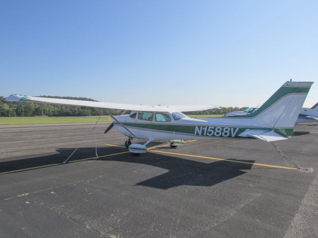 Cessna Skyhawk (N1588V)