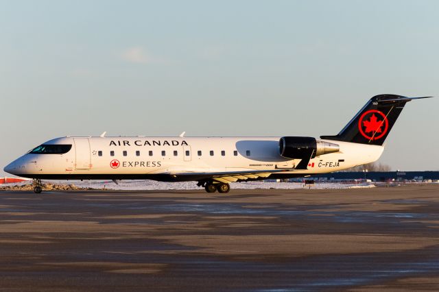 Canadair Regional Jet CRJ-200 (C-FEJA)