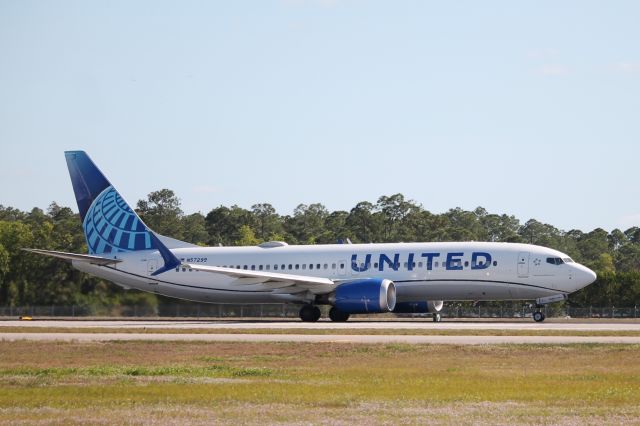 Boeing 737 MAX 8 (N57299) - UAL2410 RSW-EWR 12/9/24