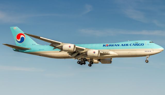 BOEING 747-8 (HL7624) - A very late Korean Air Cargo makes her way down to runway 23 at YYZ. Usually arrives at 3 or 4 in the morning. This was taken around dinner hour!