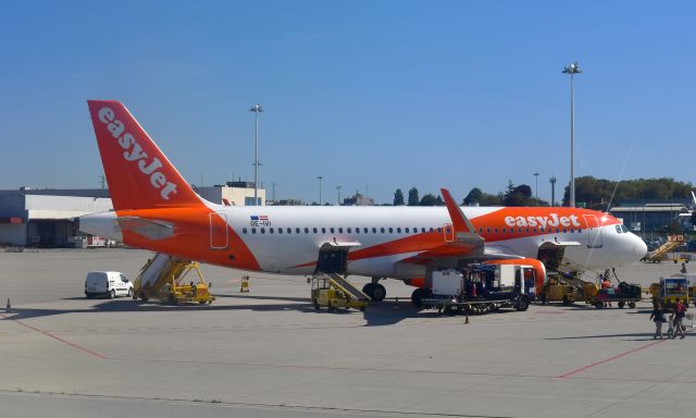 Airbus A320 (OE-IVI) - EasyJet Airbus A320-214(WL) OE-IVI in Porto 