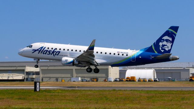 Embraer 175 (N626QX) - QXE2863 from LAX on short final to Rwy 34L on 8.4.19. (ERJ-175LR / cn #17000669).