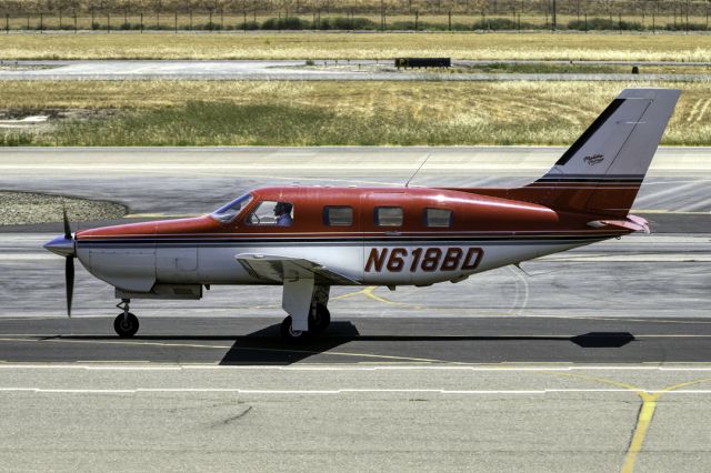 Piper Malibu Mirage (N618BD) - Piper PA-46-350P Malibu Mirage at Livermore Municipal Airport (CA). May 2021