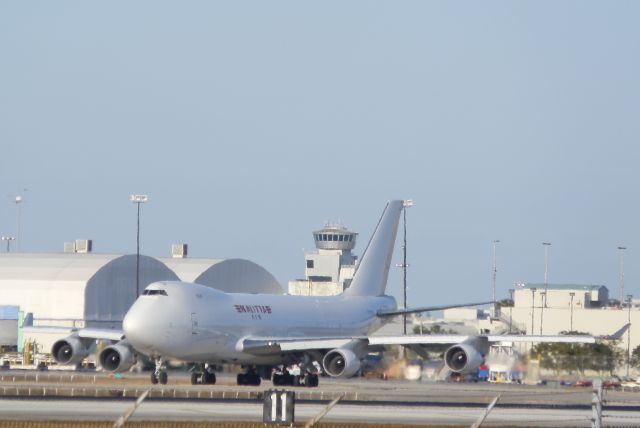 Boeing 747-400 (N702CK) - Spooling up For departure!