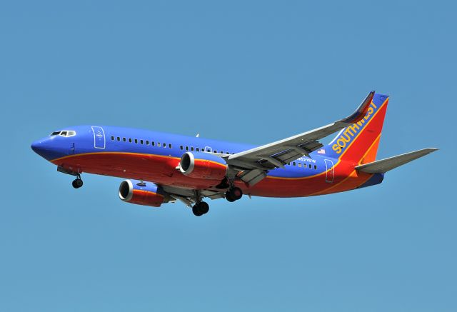 Boeing 737-700 (N621SW)