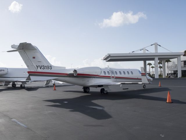 Learjet 45 (YV-3193) - At the Orion FBO, 18 JUL 2016