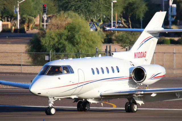 Hawker 800 (N100AG)