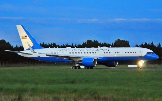 09-0016 — - usaf c-32a 090016 late evening dep from shannon 6/9/13