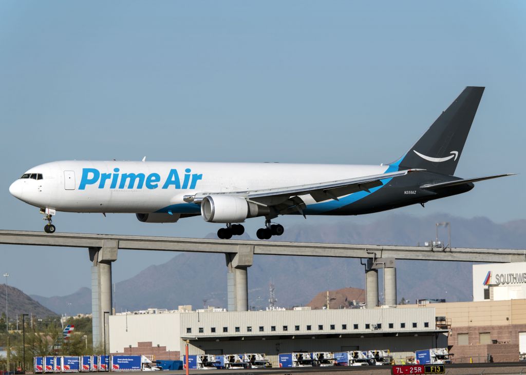 BOEING 767-300 (N359AZ)