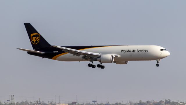 BOEING 767-300 (N376UP) - UPS 767-300F landing at PHX on 5/1/2022. Taken with a Canon 850D and Canon 75-300mm lens.