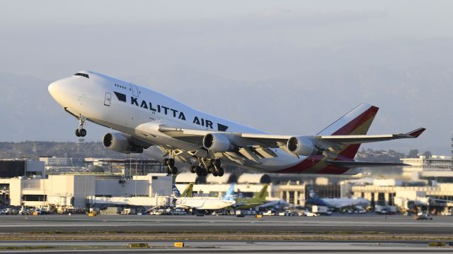 Boeing 747-400 (N707CK) - Departing LAX on 25L